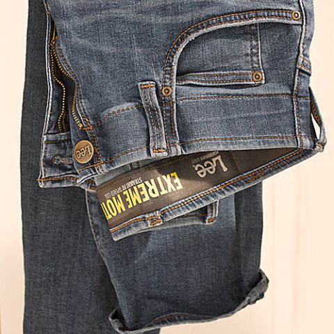 DRYING JEANS