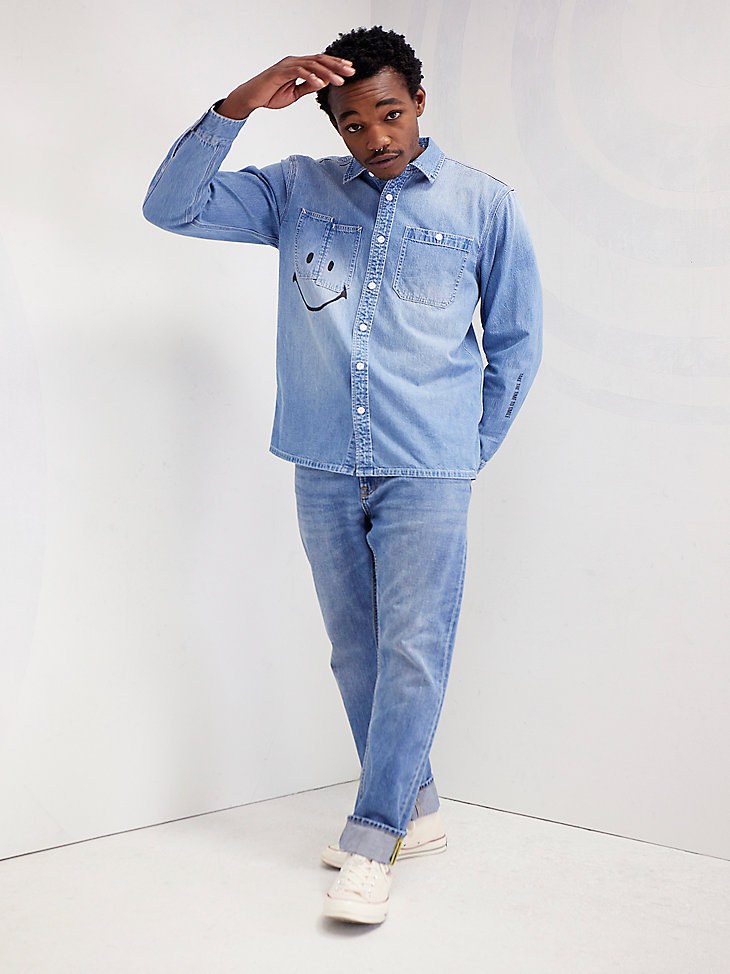 MEN'S LEE® X SMILEY® POCKET SMILE DENIM SHIRT IN LIGHT SHADE