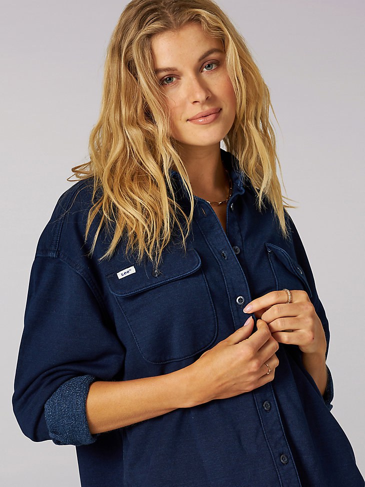 WOMEN'S HERITAGE LEISURE OVERSIZED FRONTIER BUTTON DOWN CLASSIC SHIRT IN RINSE