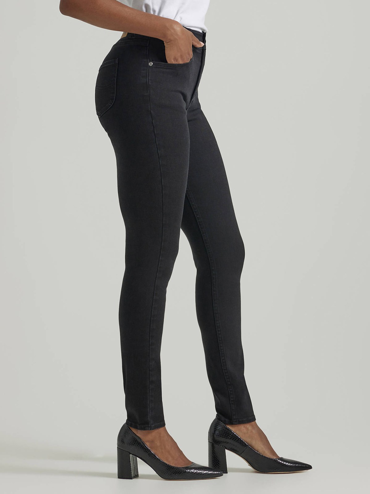 Women's Ultra Lux Comfort with Flex Motion Skinny Leg Jean (Petite) - view 4