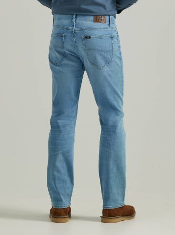Men's Extreme Motion Straight Fit Tapered Leg Jean