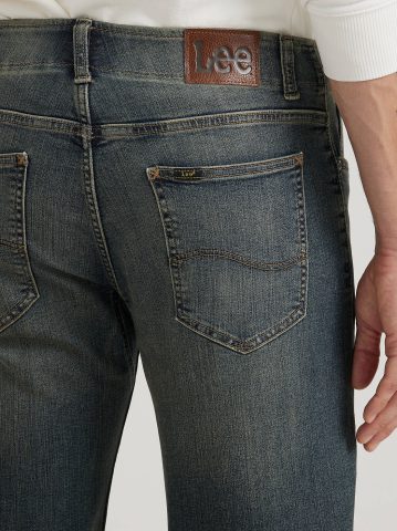 Men's Extreme Motion Straight Fit Tapered Leg Jean