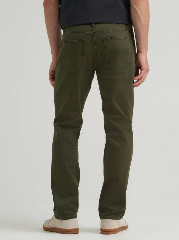 Men's Extreme Motion Straight Fit Tapered Leg Jean