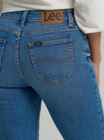 Women's Legendary High Rise Slim Straight Jean
