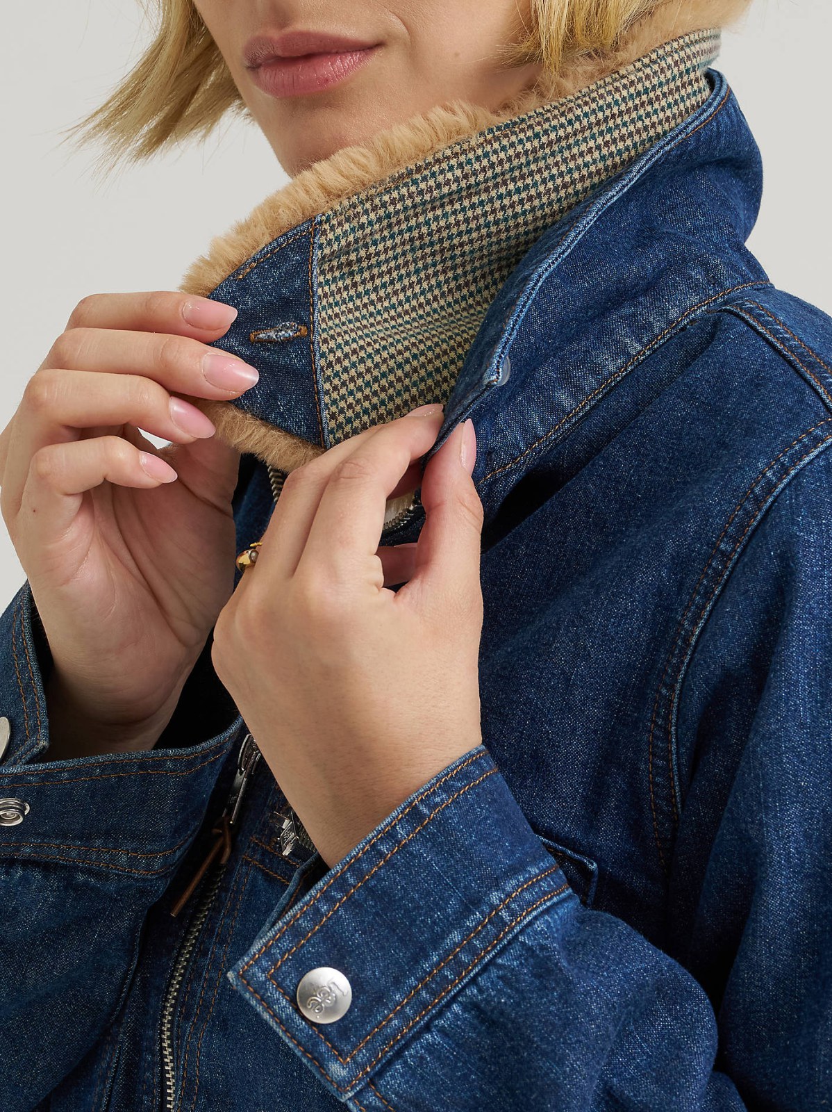Women's Premium Removable Fur Collar Denim Jacket - view 6