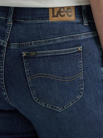 Women's Ultra Lux Comfort with Flex Motion Straight Jean (Plus)
