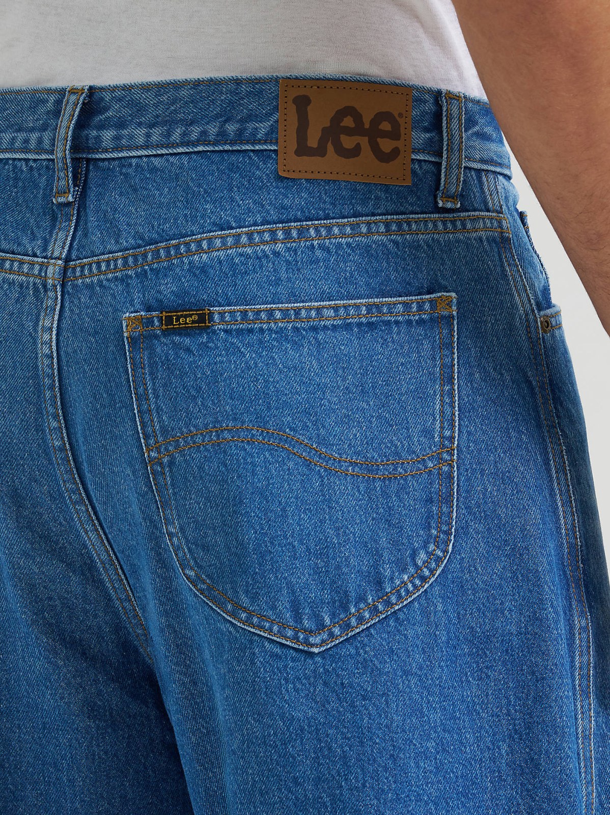 Men's 100% Cotton Loose Barrel Jean - view 6