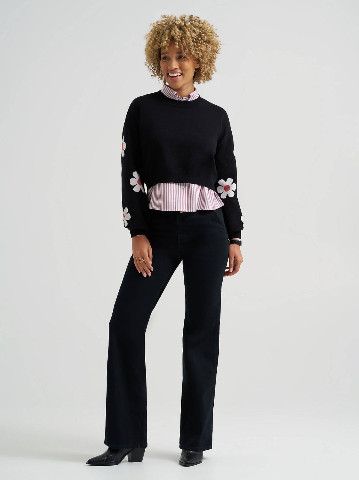 Women's Daisy Print Sleeve Crop Sweater - view 4