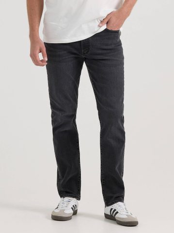 Men's Extreme Motion Regular Taper Jean