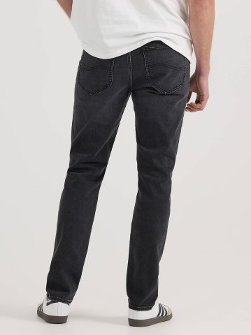 Men's Extreme Motion Regular Taper Jean
