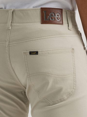 Men's Extreme Motion Slim Straight Twill Jean