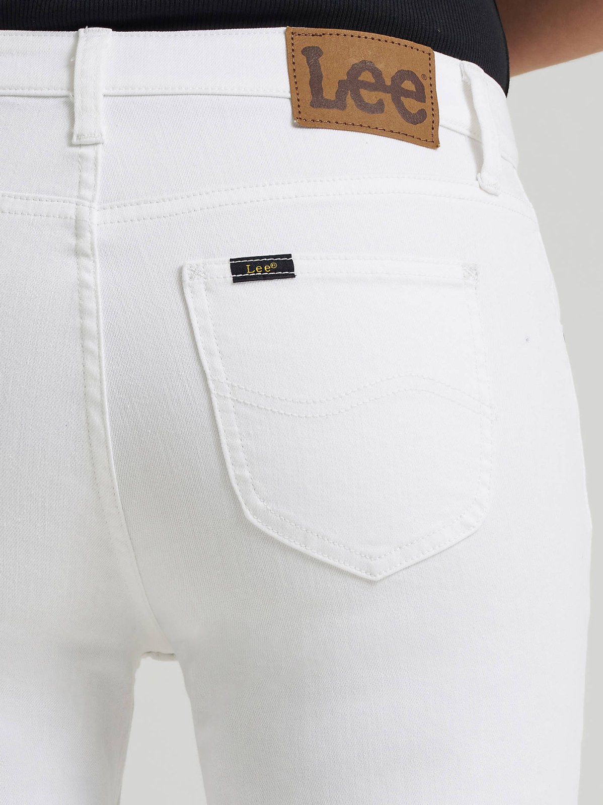 Women's Legendary Straight Denim Capri - view 5