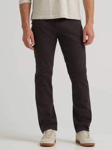 Men's Extreme Motion Straight Fit Tapered Leg Jean