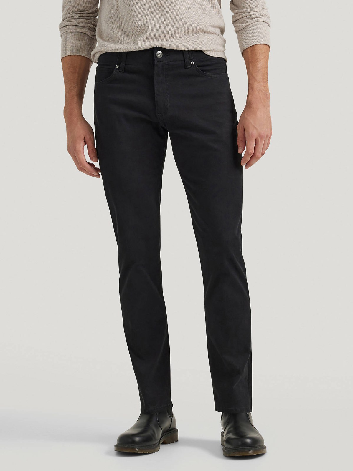 Men's Extreme Motion Straight Fit Tapered Leg Jean