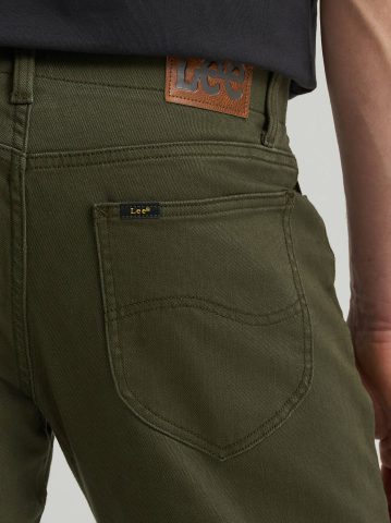 Men's Extreme Motion Straight Fit Tapered Leg Jean