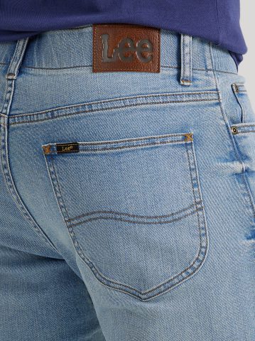 Men's Extreme Motion Regular Fit Straight Leg Jean