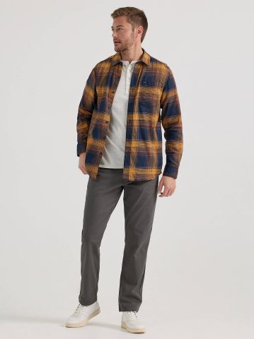 Men's Extreme Motion Relaxed Fit Khaki Pant