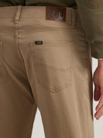 Men's Extreme Motion Straight Fit Tapered Leg Jean