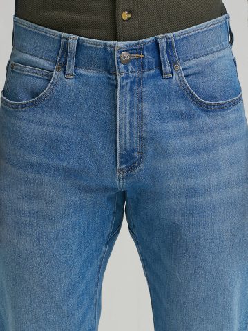 Men's Extreme Motion Athletic Tapered Leg Jean