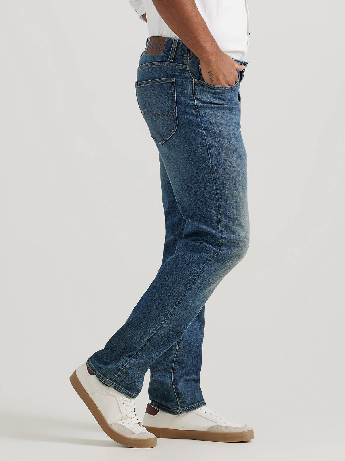Men's Extreme Motion MVP Relaxed Straight Jean - view 4
