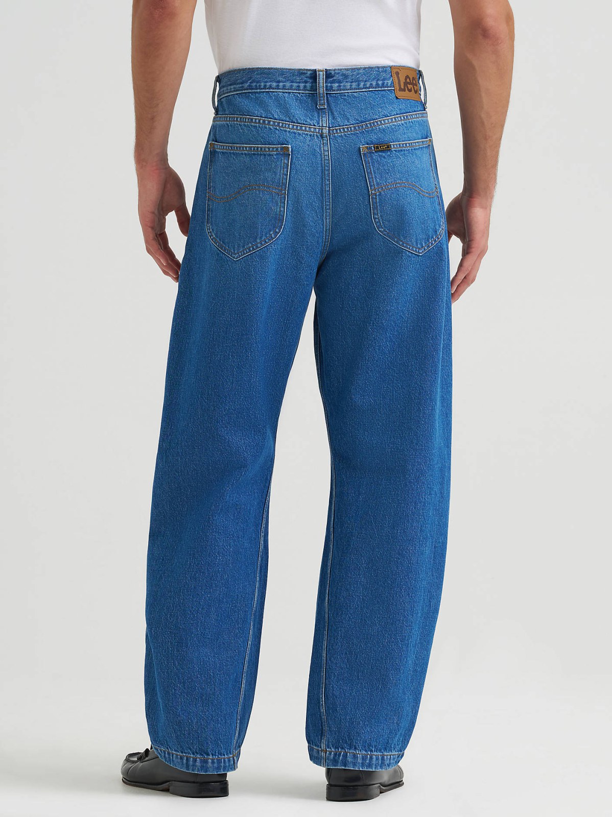 Men's 100% Cotton Loose Barrel Jean - view 4