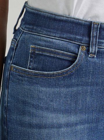 Women's Ultra Lux Comfort with Flex Motion Straight Jean (Petite)