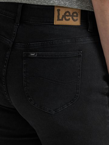 Women's Ultra Lux Comfort with Flex Motion Straight Jean (Plus)