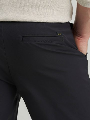 Men's Extreme Motion Regular Taper Chino Pant