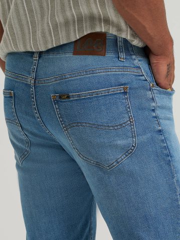 Men's Extreme Motion Regular Straight Jean with Cool Temp Technology