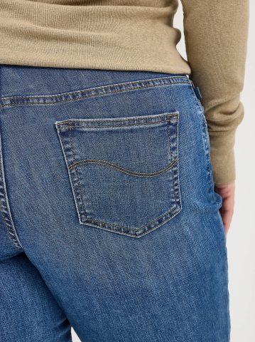 Women’s Stretch Relaxed Fit Straight Leg Jean (Plus)