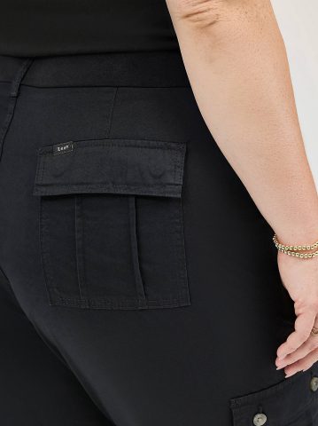 Women's Ultra Lux Comfort with Flex-To-Go Relaxed Fit Cargo Capri (Plus)
