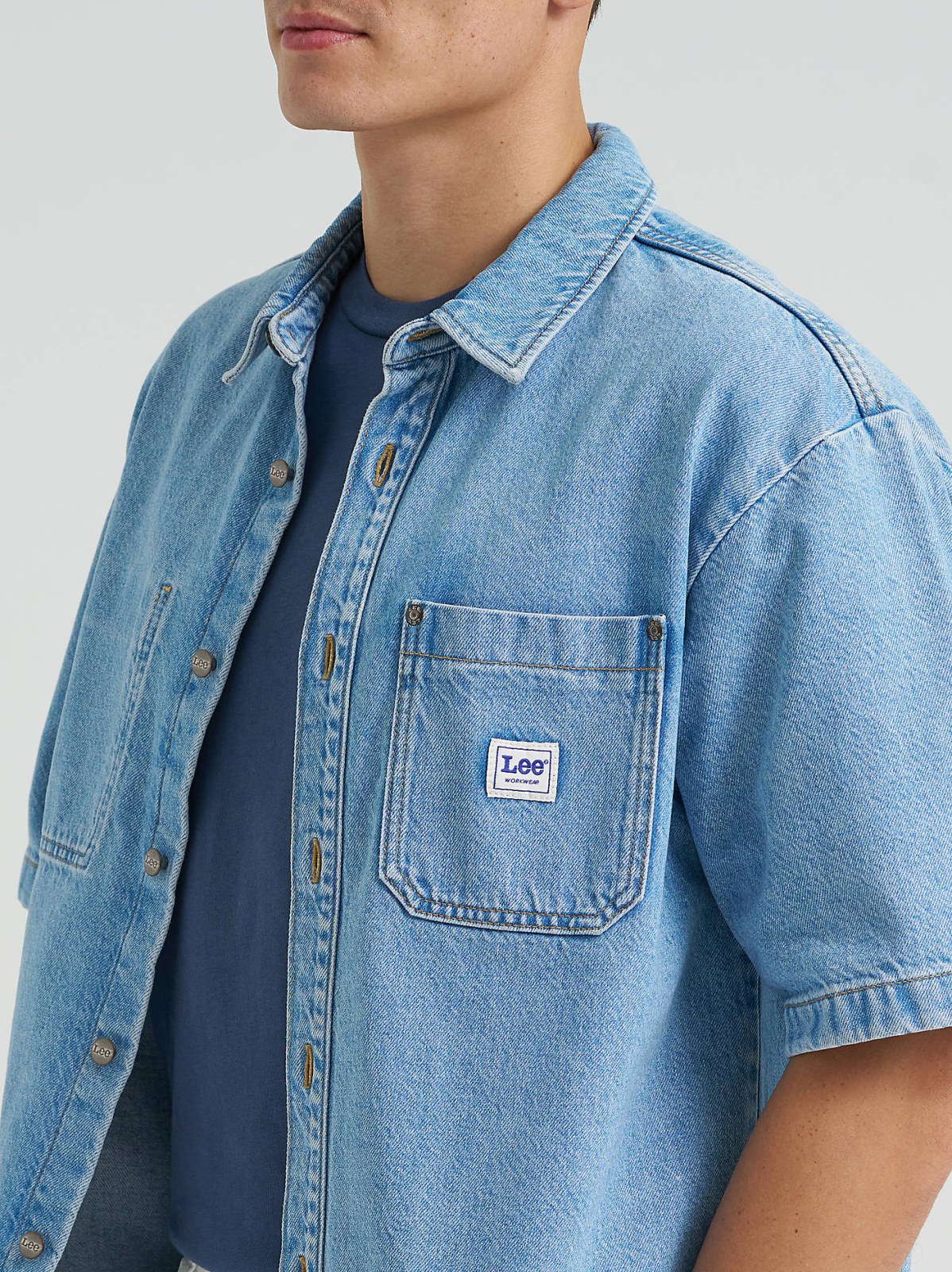 Men's Short Sleeve Loose Denim Button Down Shirt - view 5