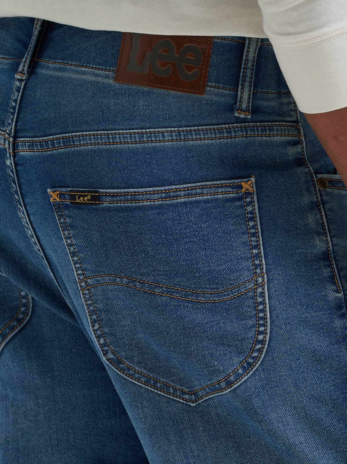 Men's Extreme Motion Single Layer Warming Regular Taper Jean - view 7