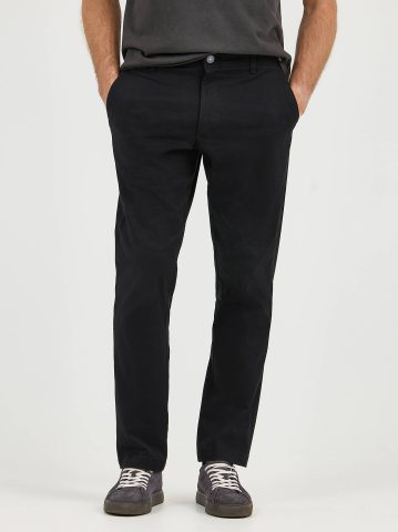 Men's Extreme Motion Relaxed Fit Khaki Pant