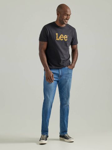 Men's Extreme Motion Regular Fit Straight Leg Jean