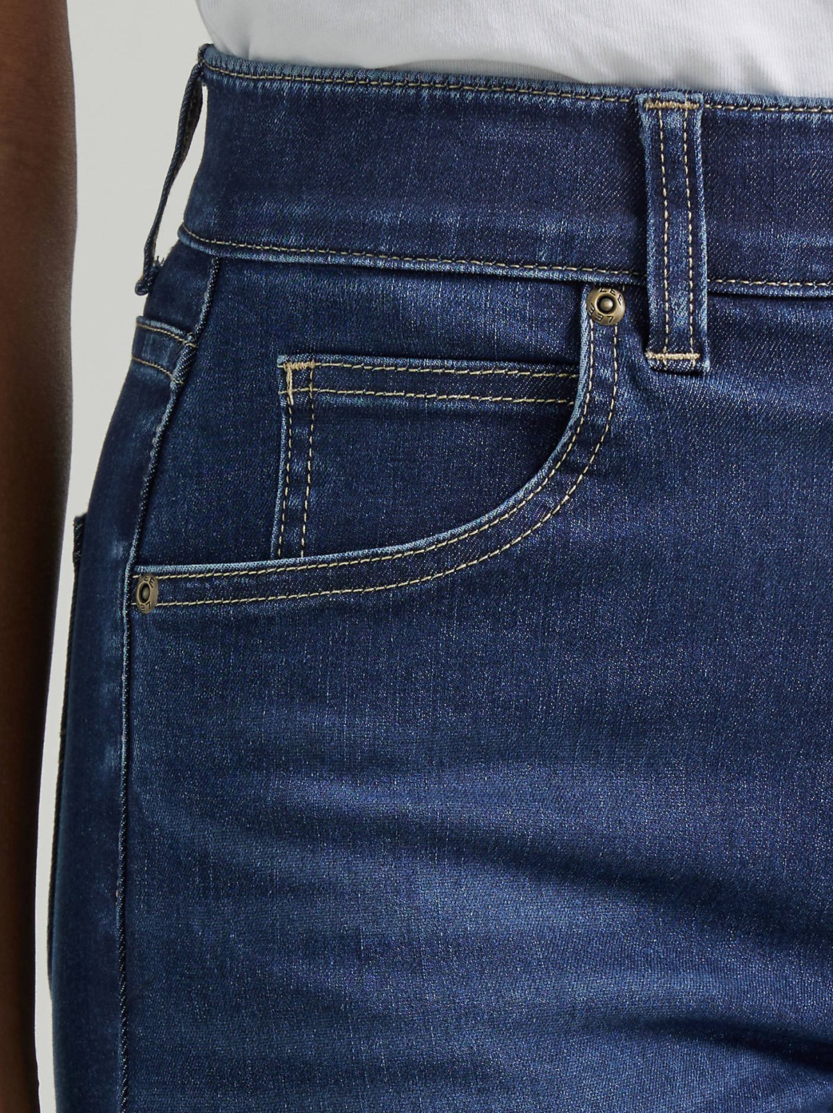 Women's Ultra Lux Comfort with Flex Motion Skinny Leg Jean (Petite) - view 5