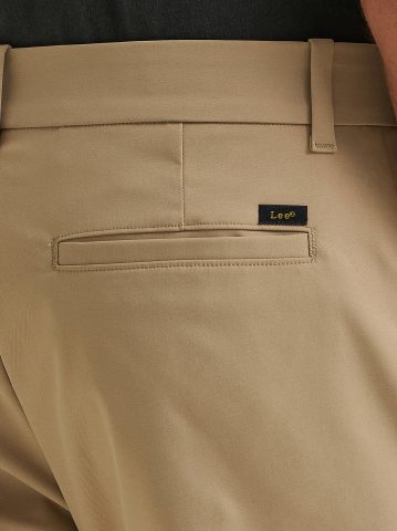 Men's Extreme Motion Regular Taper Chino Pant