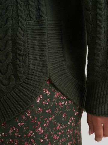 Women's Curved Hem Cable Knit Sweater