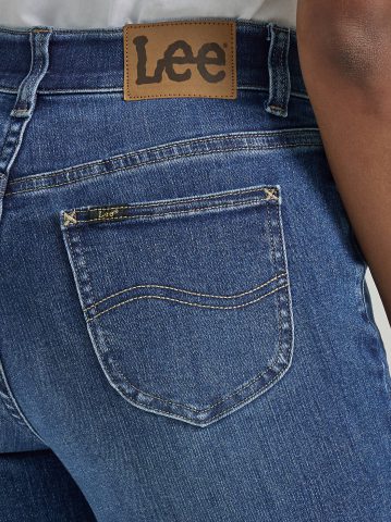 Women's Ultra Lux Comfort with Flex Motion Straight Jean (Petite)
