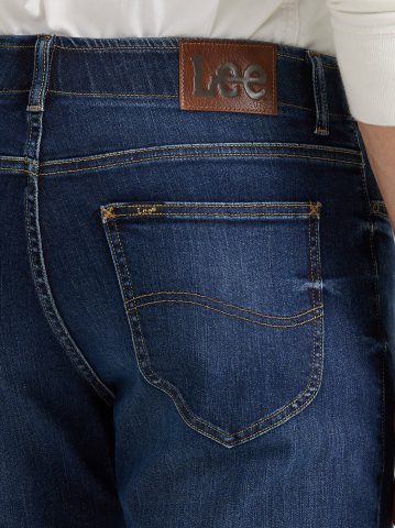 Men's Extreme Motion Regular Fit Straight Leg Jean