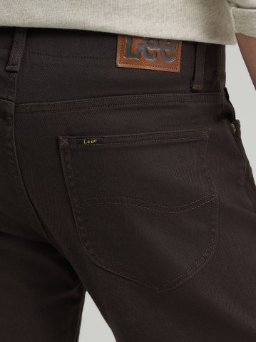 Men's Extreme Motion Straight Fit Tapered Leg Jean
