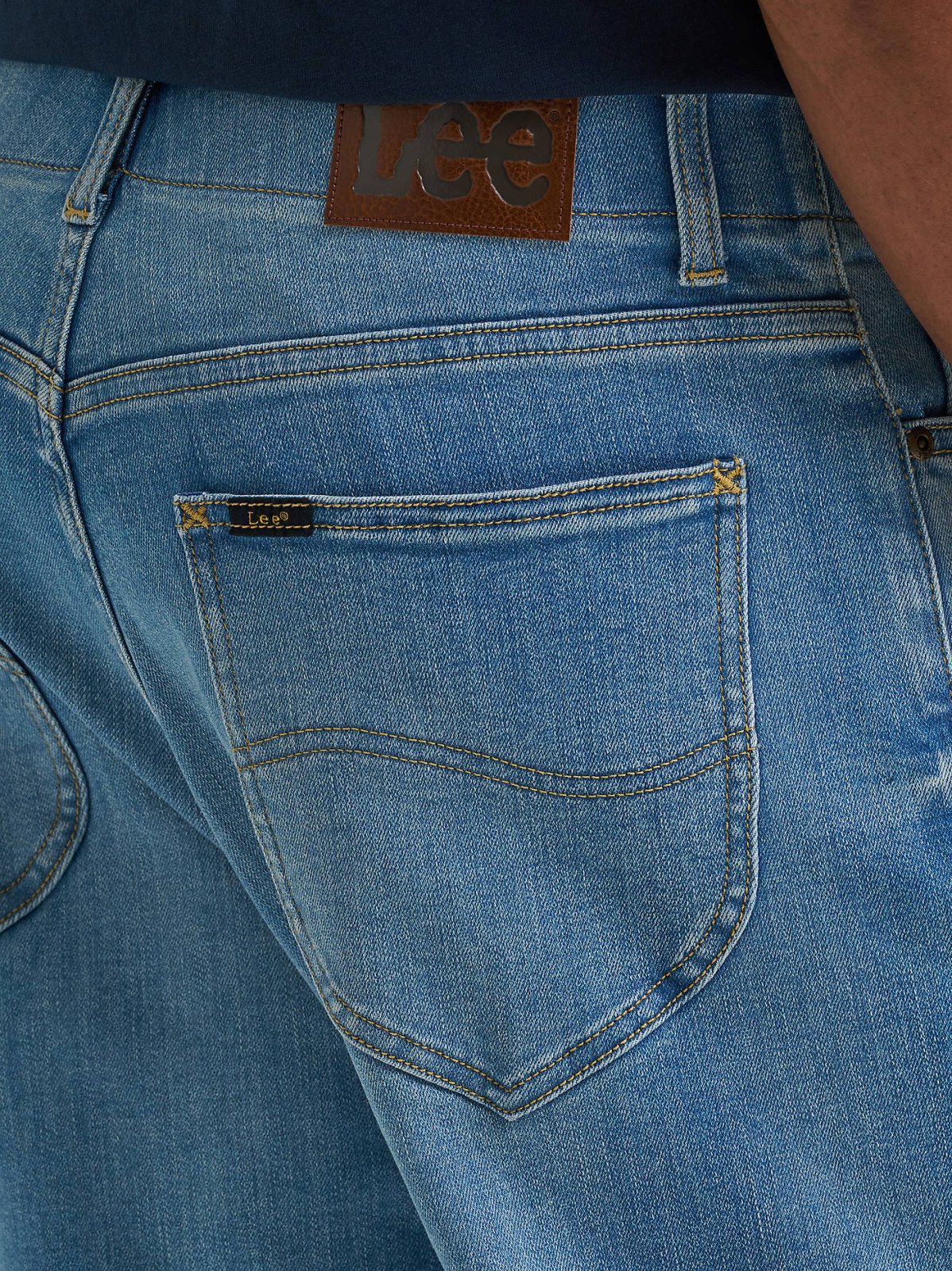 Men's Extreme Motion Loose Jean - view 6