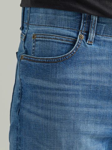Men's Extreme Motion Regular Fit Straight Leg Jean