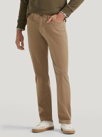 Men's Extreme Motion Straight Fit Tapered Leg Jean