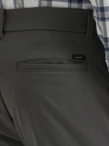 Men's Extreme Motion Regular Taper Chino Pant