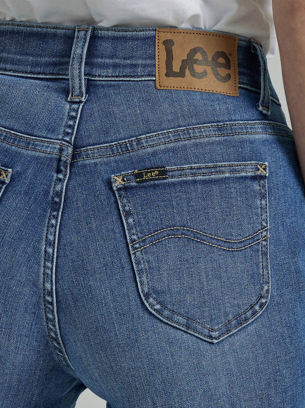 Women's Ultra Lux Comfort with Flex Motion Bootcut Jean (Petite) - view 6