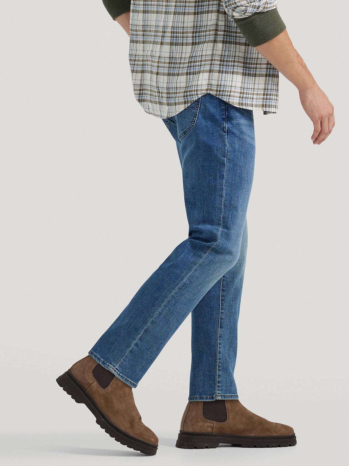 Men's Extreme Motion MVP Straight Fit Tapered Jean - view 4