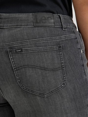 Women's Legendary 90's Taper Leg Jean (Plus)