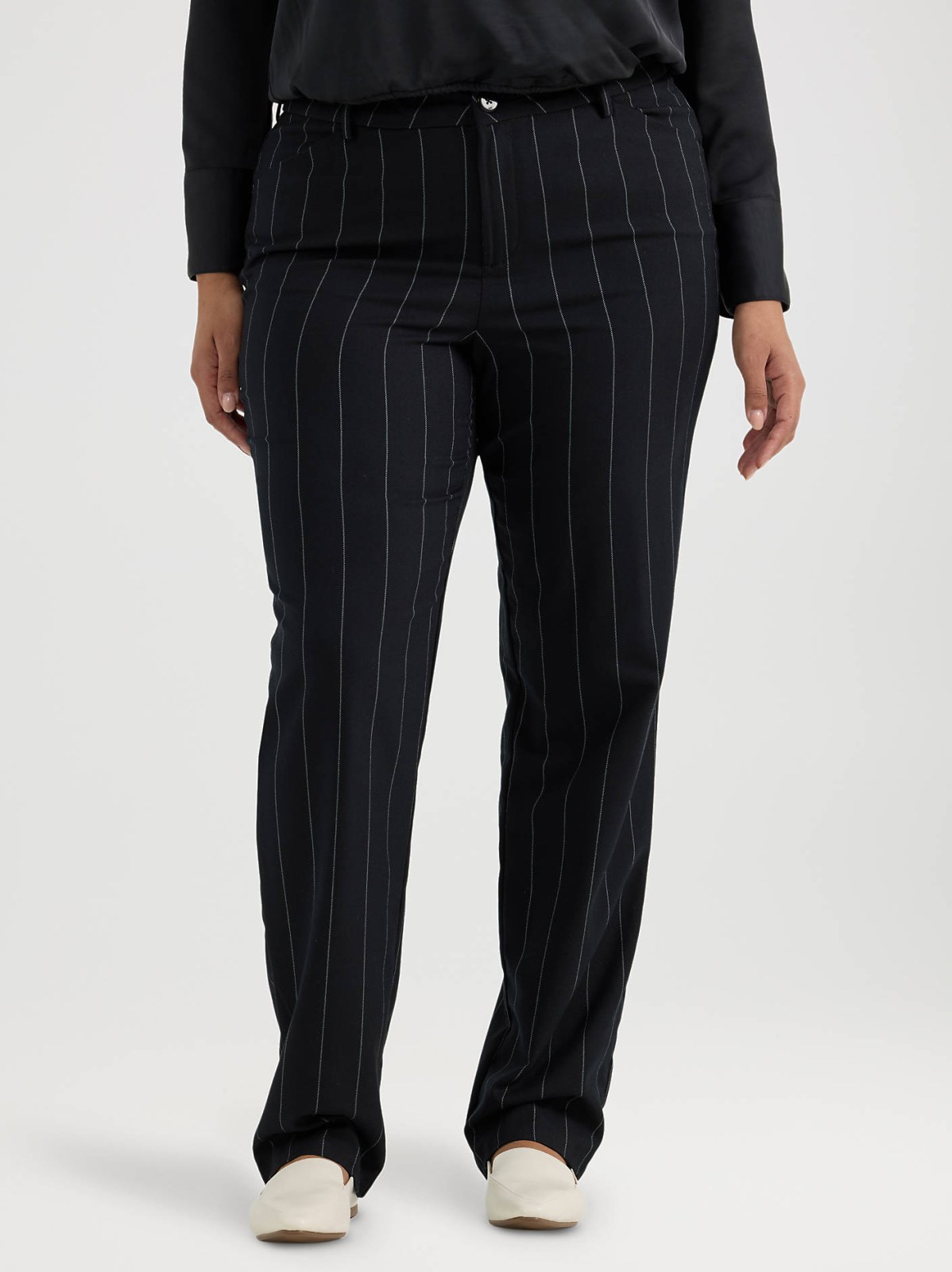 Women's Wrinkle Free Relaxed Fit Straight Leg Pant (Plus)