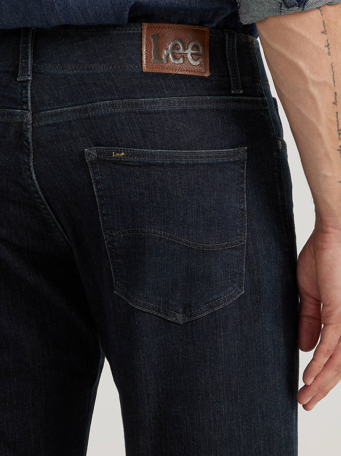 Men's Extreme Motion Athletic Tapered Leg Jean - view 5